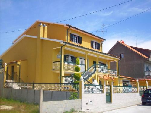 Charming House in Cortiçada with Balcony and Mountain View — 4-Star Luxury Hotel in Aguiar Da Beira, Portugal