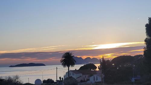 Studio Avec Terrasse Loggia Vue Mer in La Ciotat, France