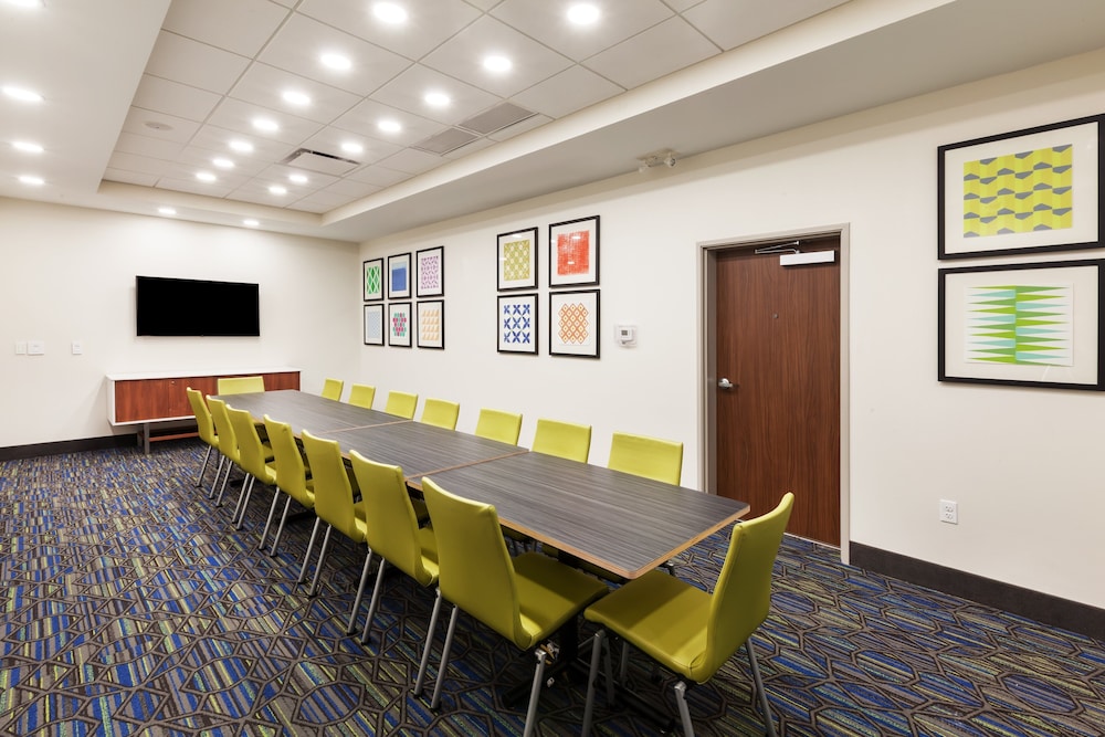 Holiday Inn Express & Suites Lenexa Overland Park Area by IHG - photo 49