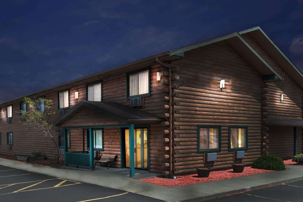 Super 8 by Wyndham Ticonderoga - featured photo