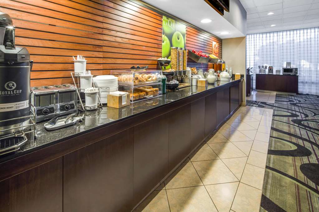 La Quinta Inn & Suites by Wyndham Buena Park - photo 9