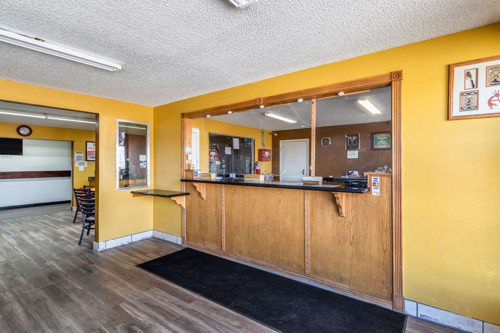 Econo Lodge Gallup - photo 3