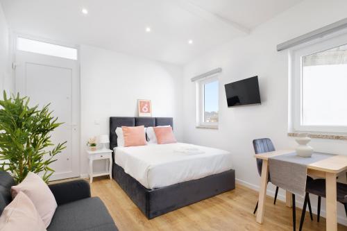 Riverside Studio By Luís Bridge WOW & Half Rabbit in Vila Nova De Gaia, Portugal