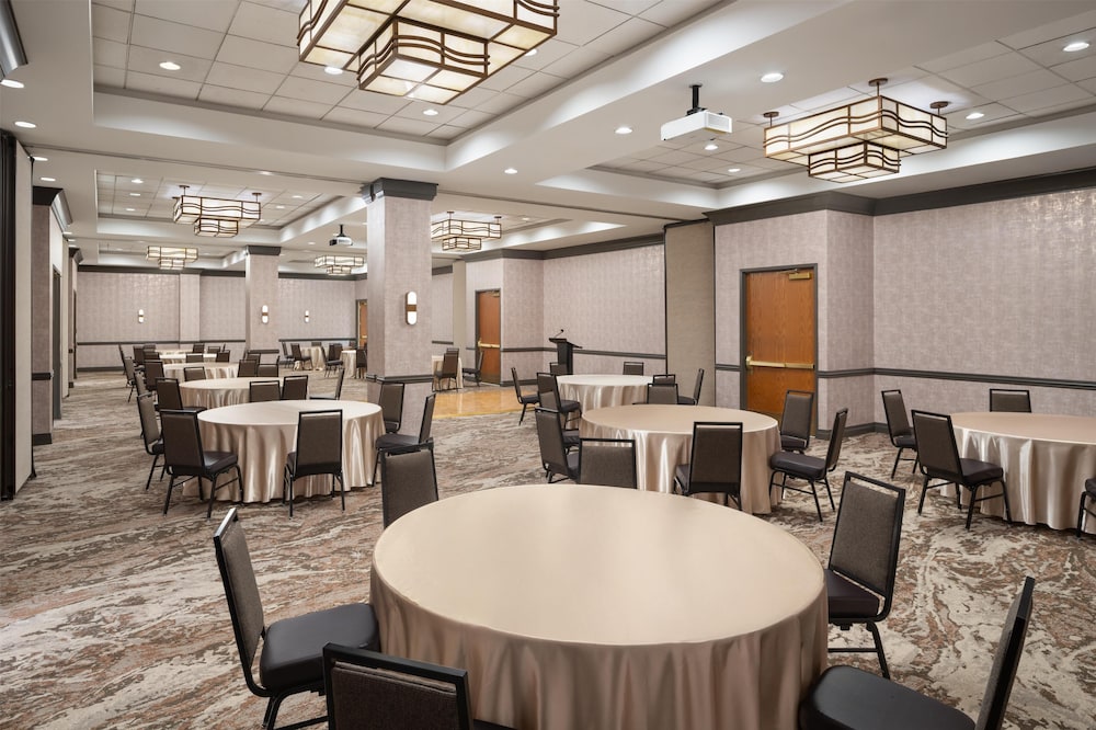 Embassy Suites by Hilton at Hot Springs Convention Center - photo 38
