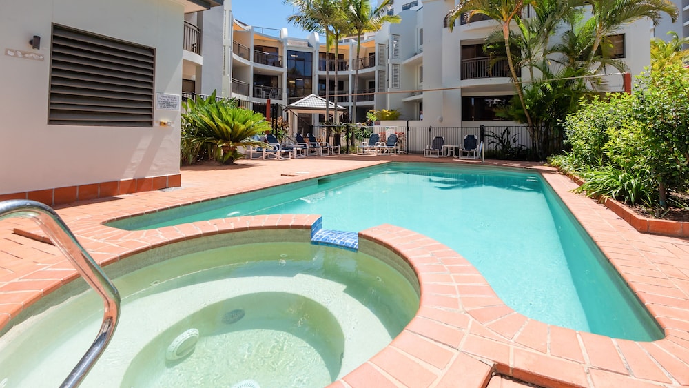 Burleigh on the Beach Holiday Apartments — 4-Star Luxury Hotel in Burleigh Heads, Australia