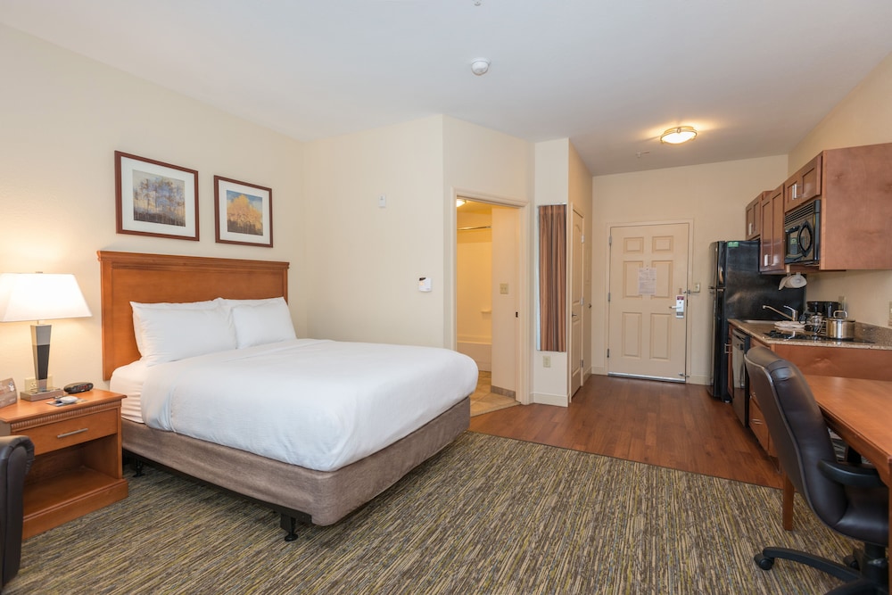 Candlewood Suites Downtown an IHG Hotel - photo 4