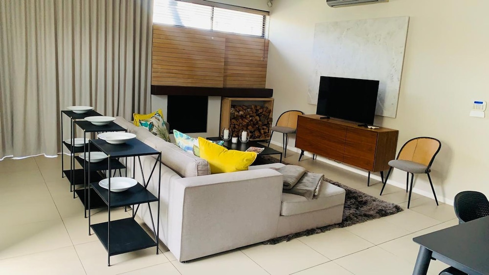 Lovely 3 bed With Splash Pool in Seapoint 2245