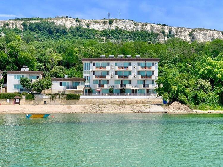 Hotel Oasis — hotel in Balchik