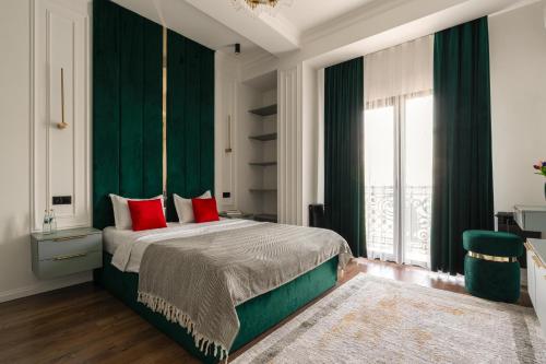 85 Spacious neoclassical style apartment in AC KAZAKHSTAN Minor area Amir Timur Avenue — 4-Star Luxury Hotel in Tashkent, Uzbekistan
