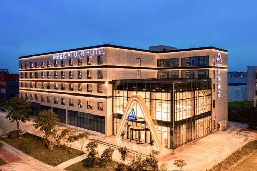 Atour Hotel Nanjing Jiangning Riverside Shike Lake — 4-Star Luxury Hotel in Nanjing, People's Republic of China