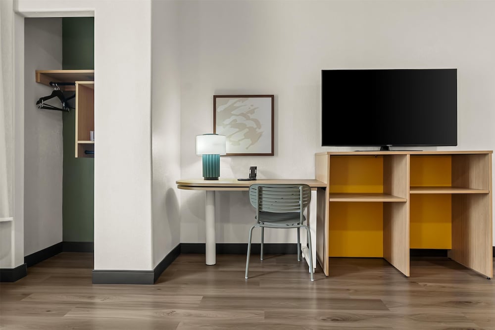 Spark By Hilton Houston Hobby Airport - photo 12