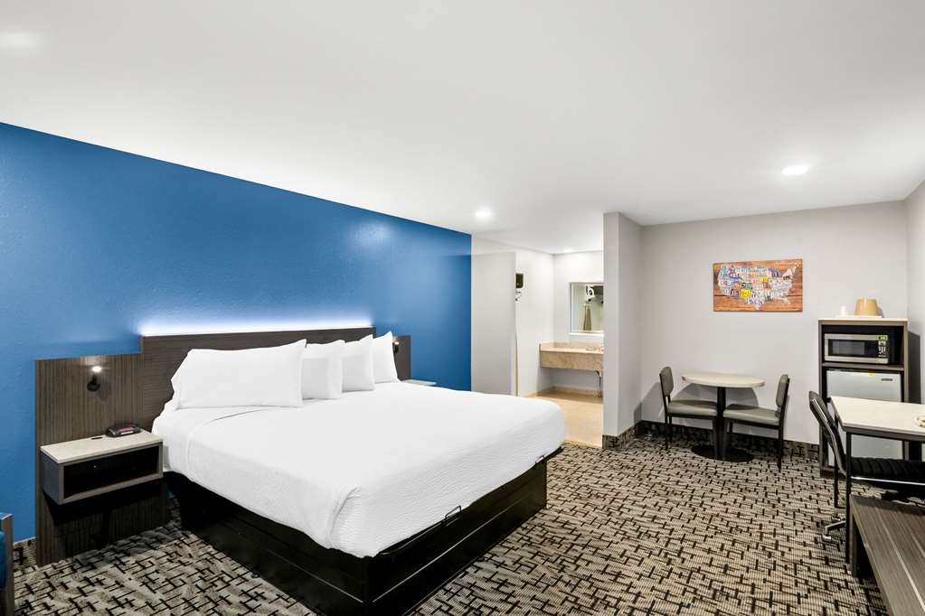 Econo Lodge Bethel Danbury - photo 12