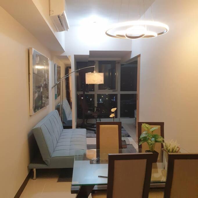 Cozy 1Br Uptown Parksuites Tower1 Bgc — 4-Star Luxury Hotel in Manila, Philippines