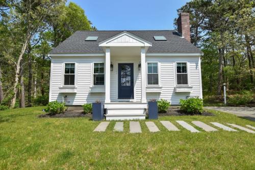 Beautiful Home Easy Access to Beaches — 4-Star Luxury Hotel in Brewster, United States