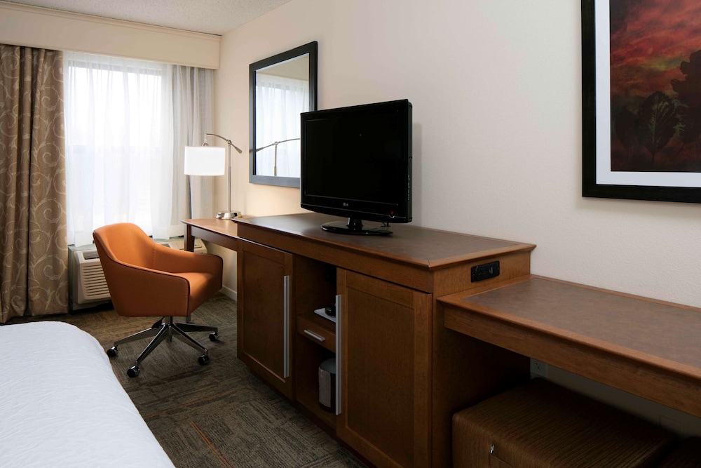Hampton Inn Kansas City Shawnee Mission - photo 13