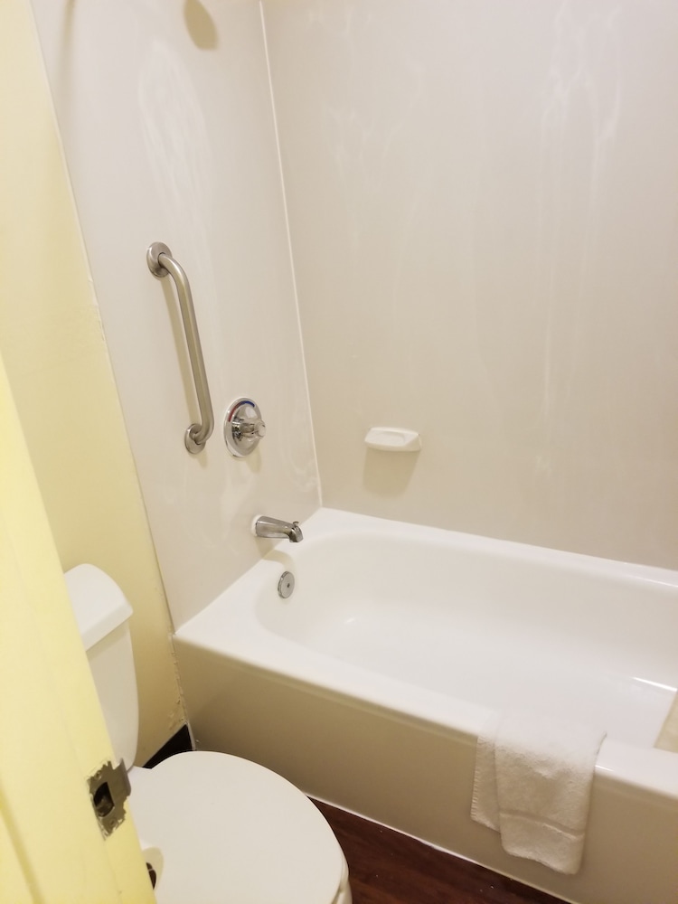 Travelodge by Wyndham Lansing IL - photo 8