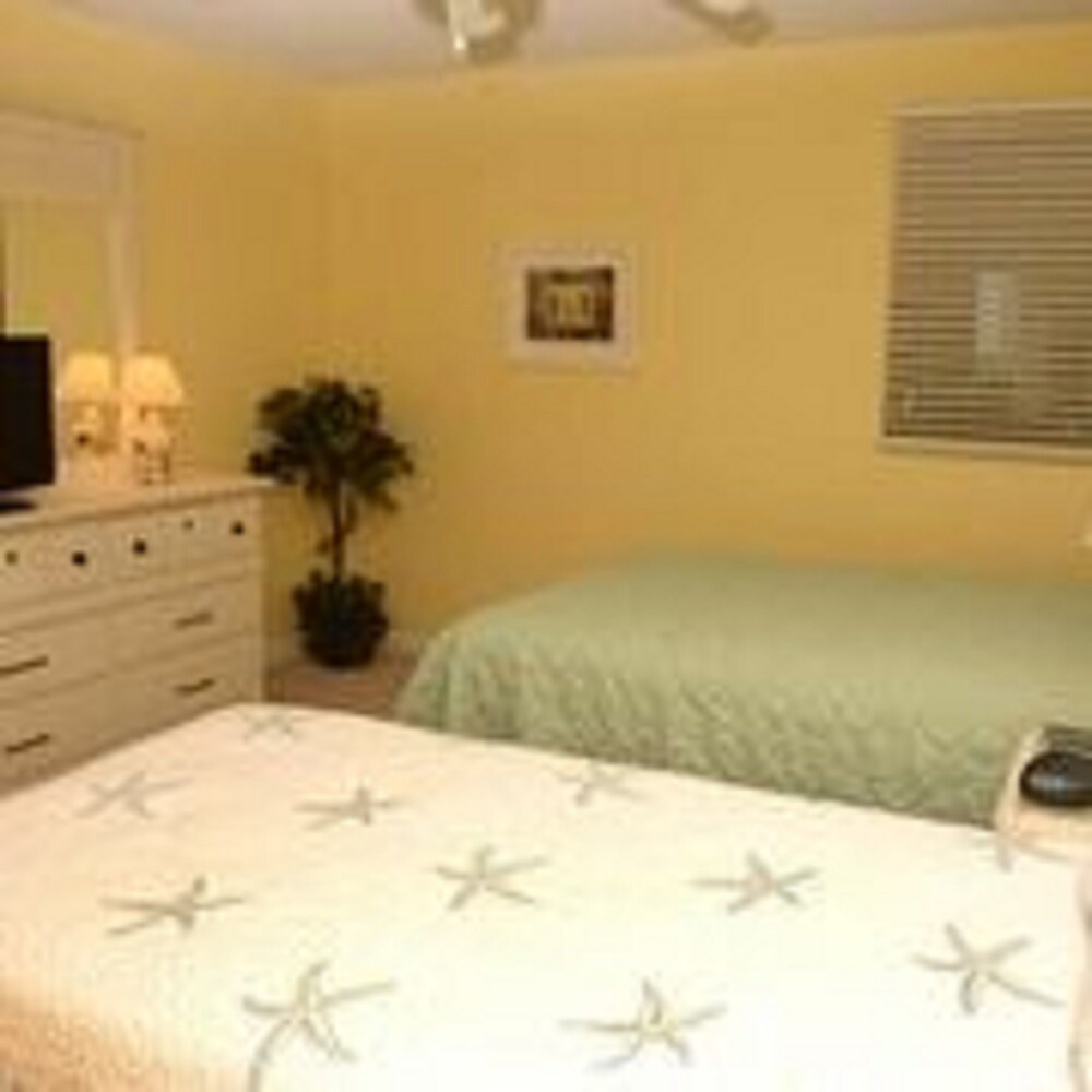 Holiday Towers by Elliott Beach Rentals - photo 3