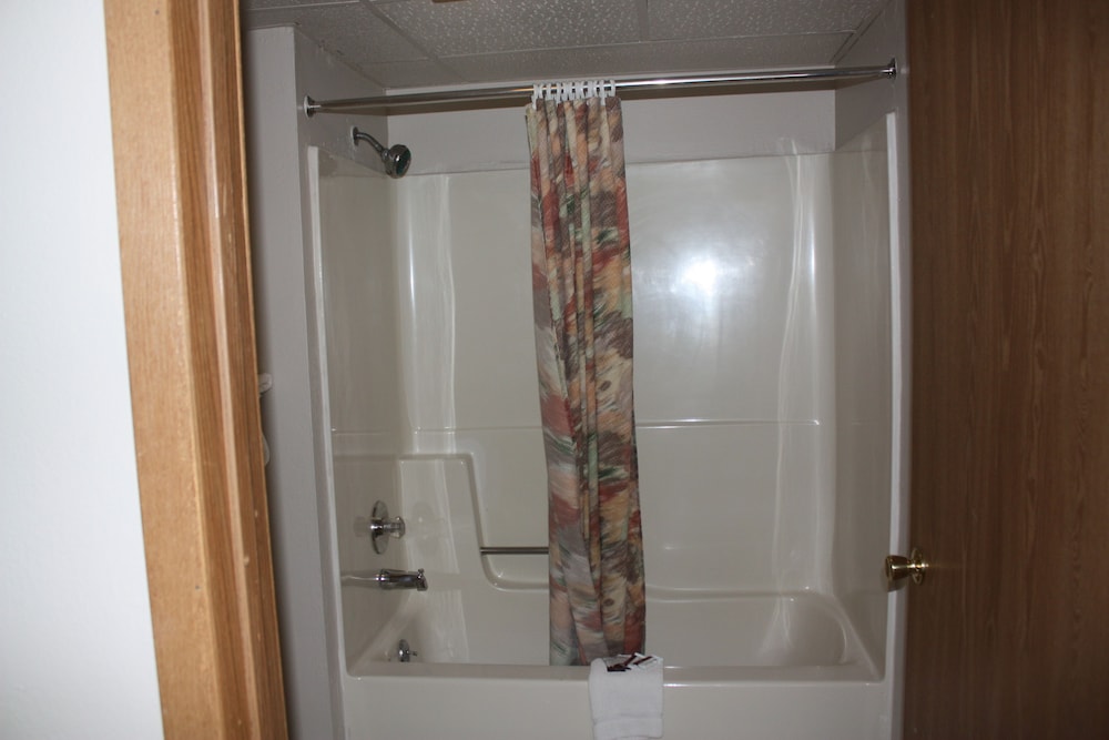 Lake Erie Lodge - photo 17