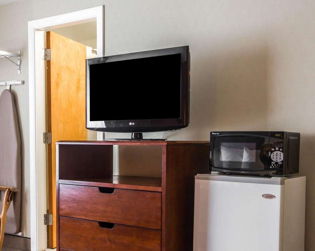 Econo Lodge Lake Region - photo 19