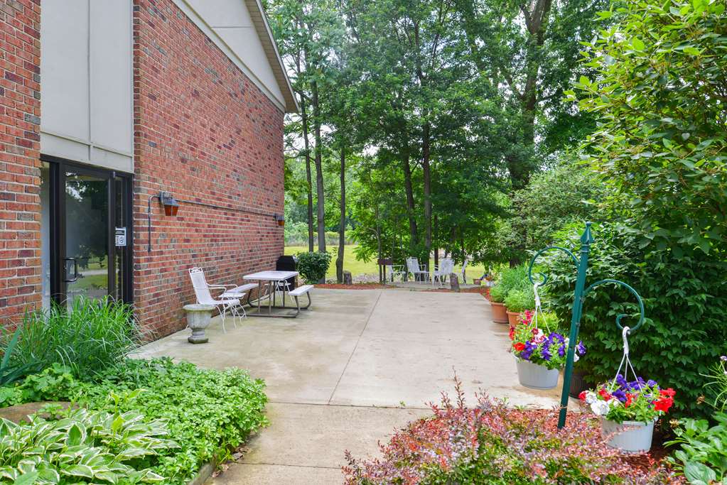 Americas Best Value Inn & Suites Bluffton - photo 25