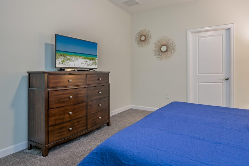 Family Paradise Space Themed Perfect Location - photo 19