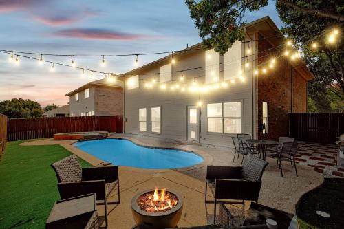 Modern Comforts & Classic Charm w Pool 5BD — hotel in Saginaw