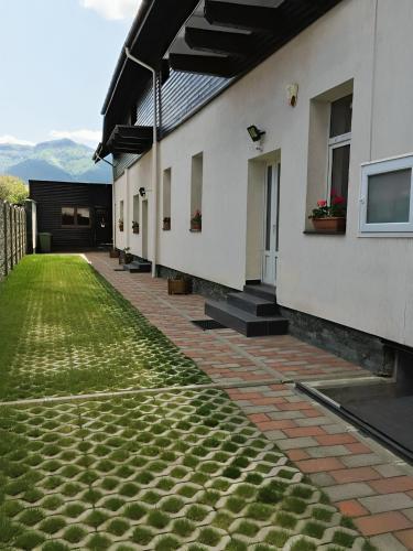 Rusin - carbon neutral hotel in Nekhayevskiy