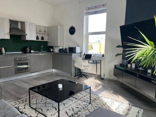 Spacious modern 1 bed apartment near Victoria Park & London Stadium — 4-Star Luxury Hotel in London, United Kingdom