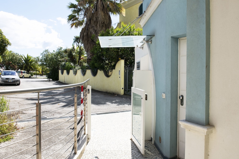 Elegante Trilocale Marconi Prima Fila Mare — 4-Star Luxury Hotel in San Benedetto Del Tronto, Italy