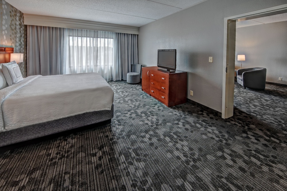 Courtyard by Marriott Newport News Airport - photo 11