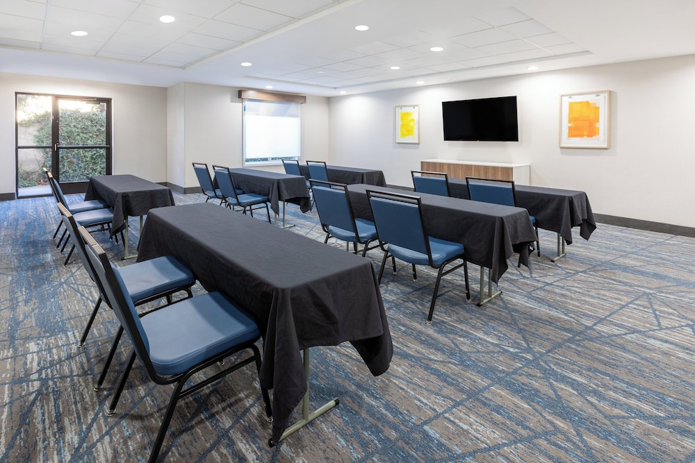 Holiday Inn Express & Suites Lathrop by IHG - photo 43