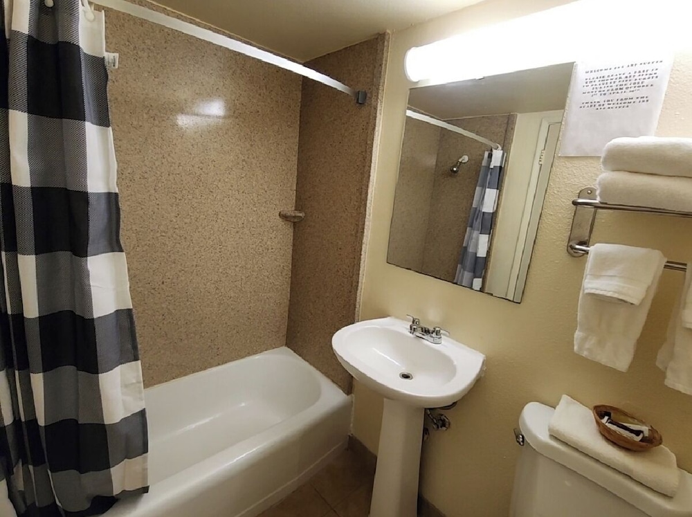 Welcome Inn And Suites - photo 21