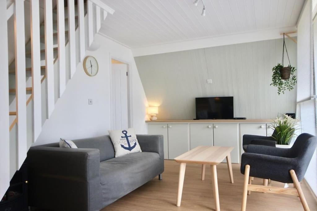 Kingsdown Chalet No.5 — 4-Star Luxury Hotel in Deal, United Kingdom
