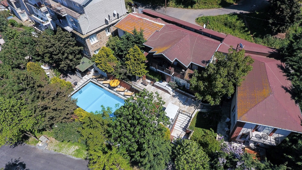Büyükada Apart Hotel Karadağ Apart — 4-Star Luxury Hotel in Adalar, Turkey