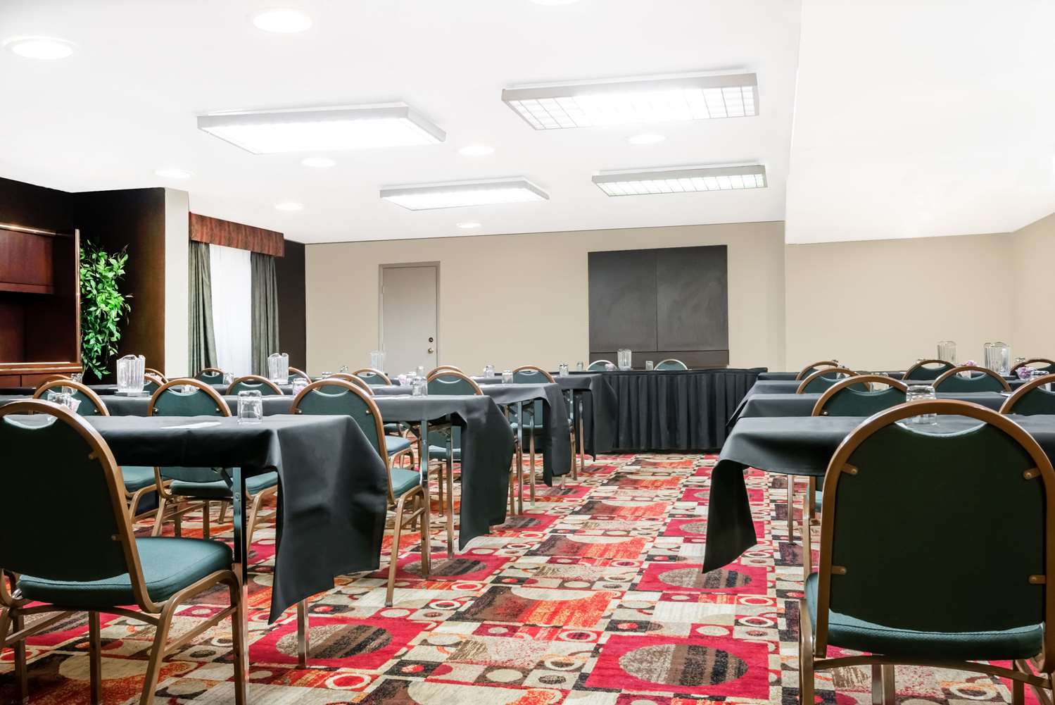 Ramada Lexington North Hotel & Conference Center - photo 14