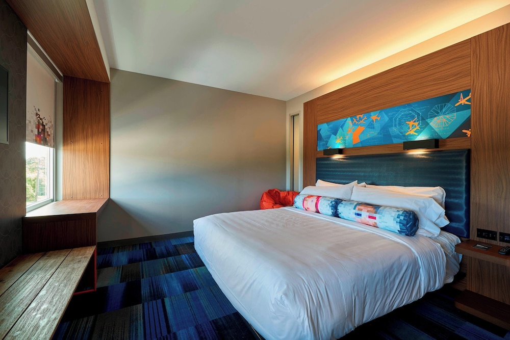 Aloft Cleveland Airport - photo 6
