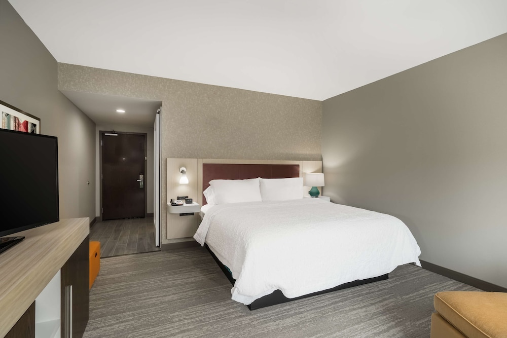 Hampton Inn Newport - photo 17