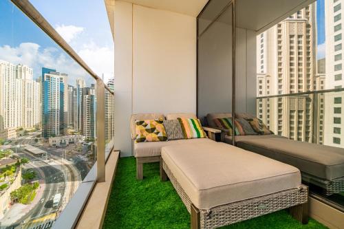 SettlerHomes Sparkle Tower 2 with Stunning Views - last minute hotel in Dubai