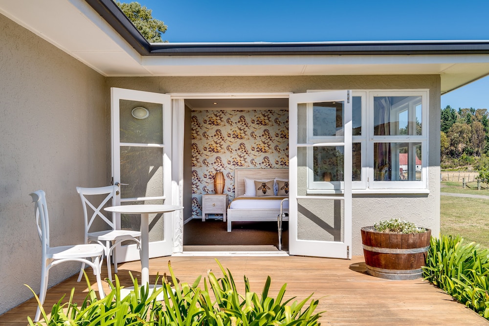The Farmhouse at Mission Estate — 4-Star Luxury Hotel in Napier, New Zealand