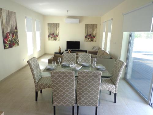 Kyma 3 Bed Villa Pool