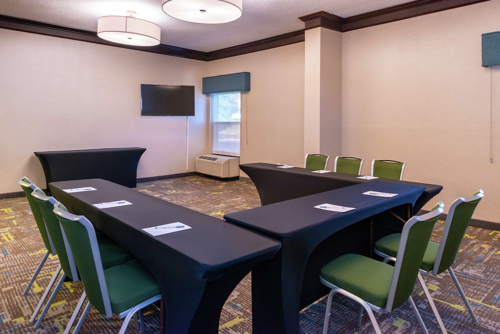 Hampton Inn Greensboro Airport - photo 46