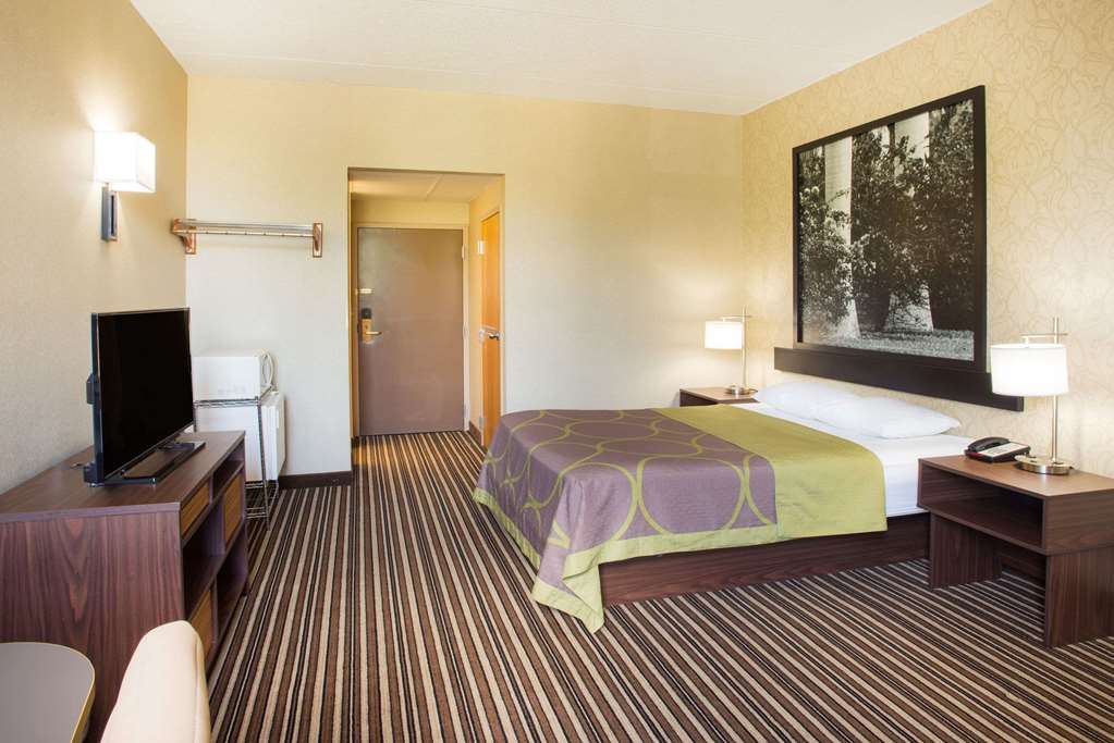 Super 8 by Wyndham Plattsburgh - photo 9