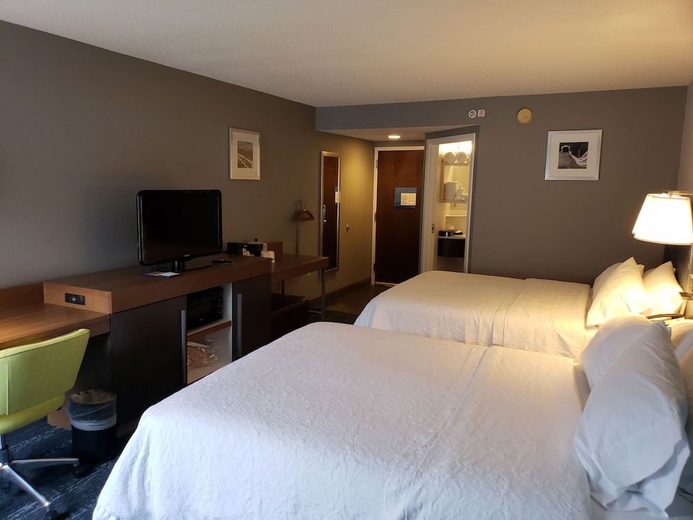 Hampton Inn & Suites Newtown - photo 21