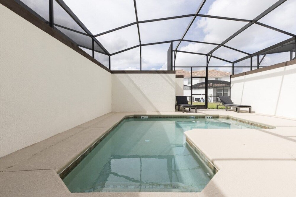 Amazing Championsgate Resort 6 Bed 6 Bath Pool Home - photo 16