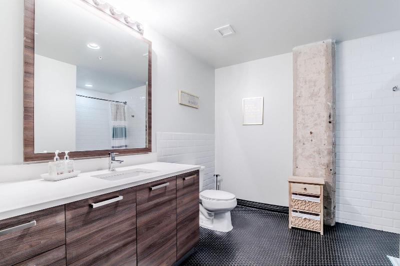Luxury Downtown Dallas Stay by Amyfinehouse - photo 169