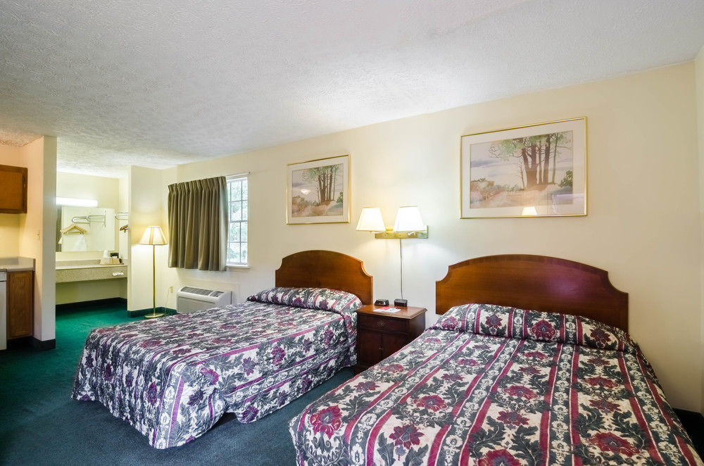 Econo Lodge Colonial - photo 20