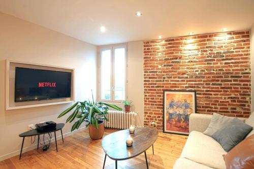 Ty Ar Kazarn Foch Colombier Champ De Mars in Rennes, France