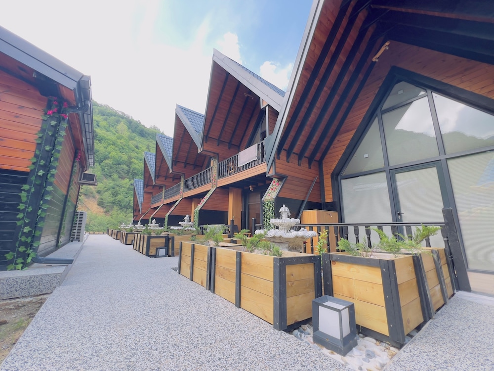 Aquarium Bungalow Uzungöl — 5-Star Luxury Hotel in Caykara, Turkey