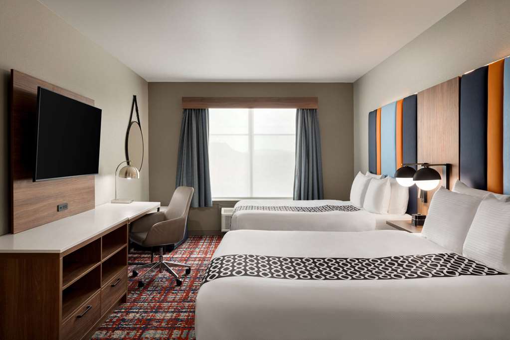La Quinta Inn & Suites by Wyndham Oxford Anniston - photo 41