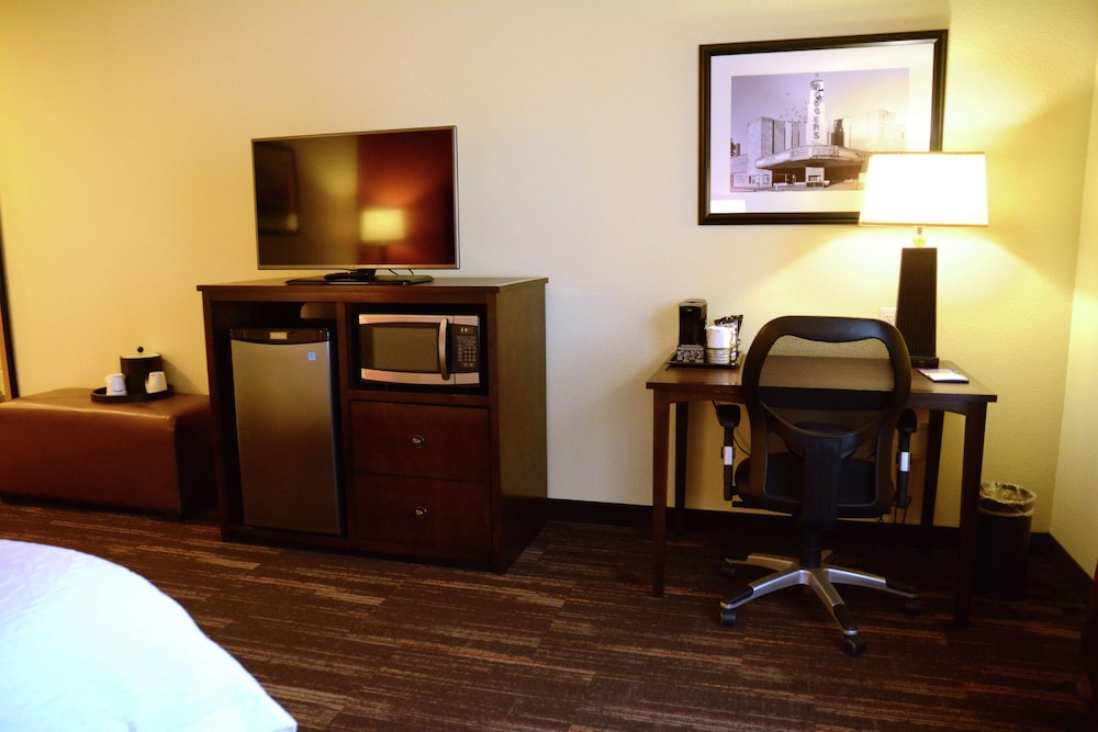 Hampton Inn Poplar Bluff - photo 15